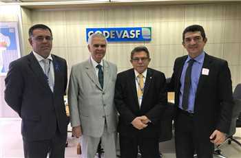 Prefeito Municipal Dr.Enilson com a equipe da Codevasf, e com o deputado federal José Carlos Araújo.
